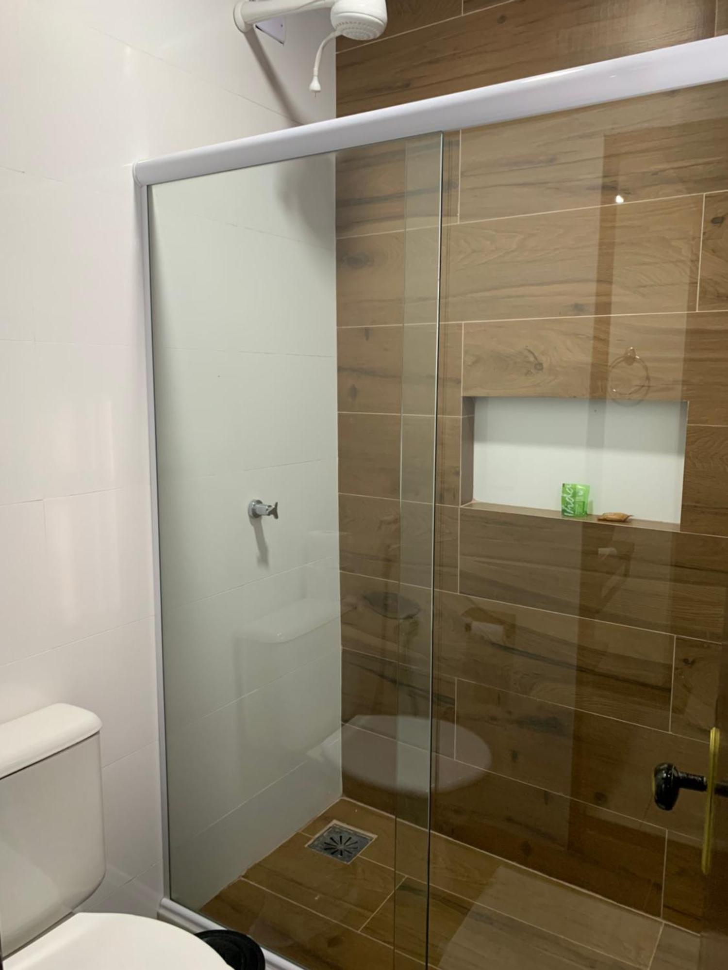 Geriba - Piscina De Vidro Com Hidromassagem - 12 Pessoas *